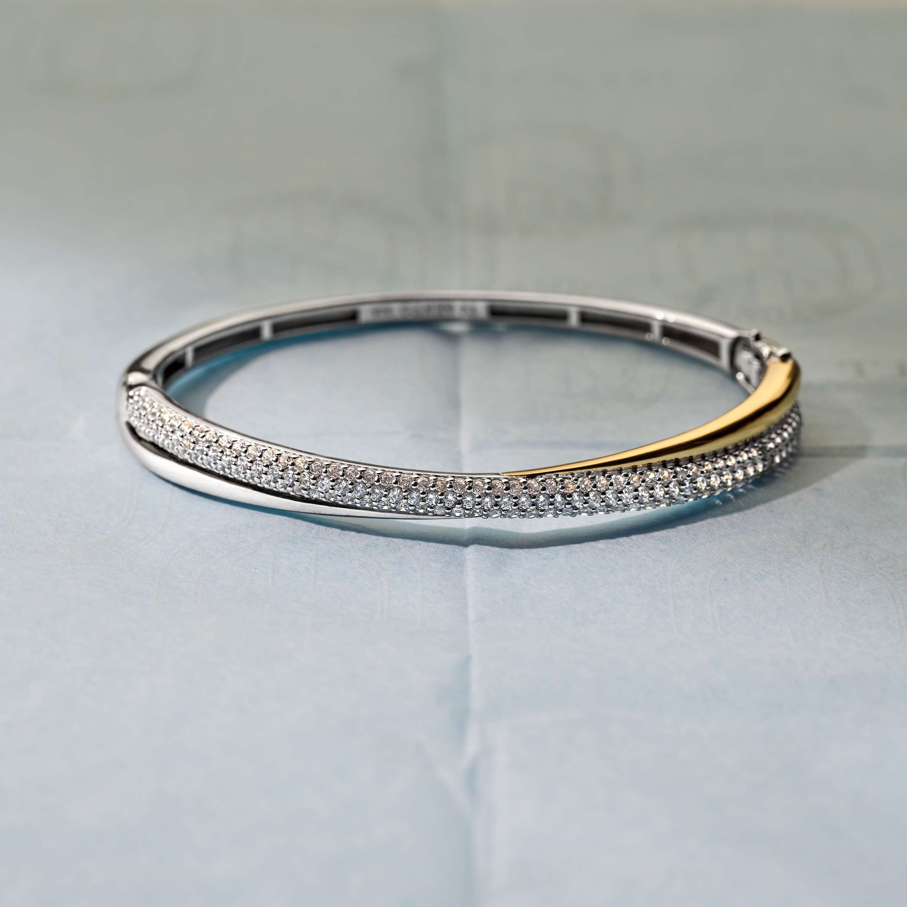 Zirkonia Crossover Bangle - Image 10