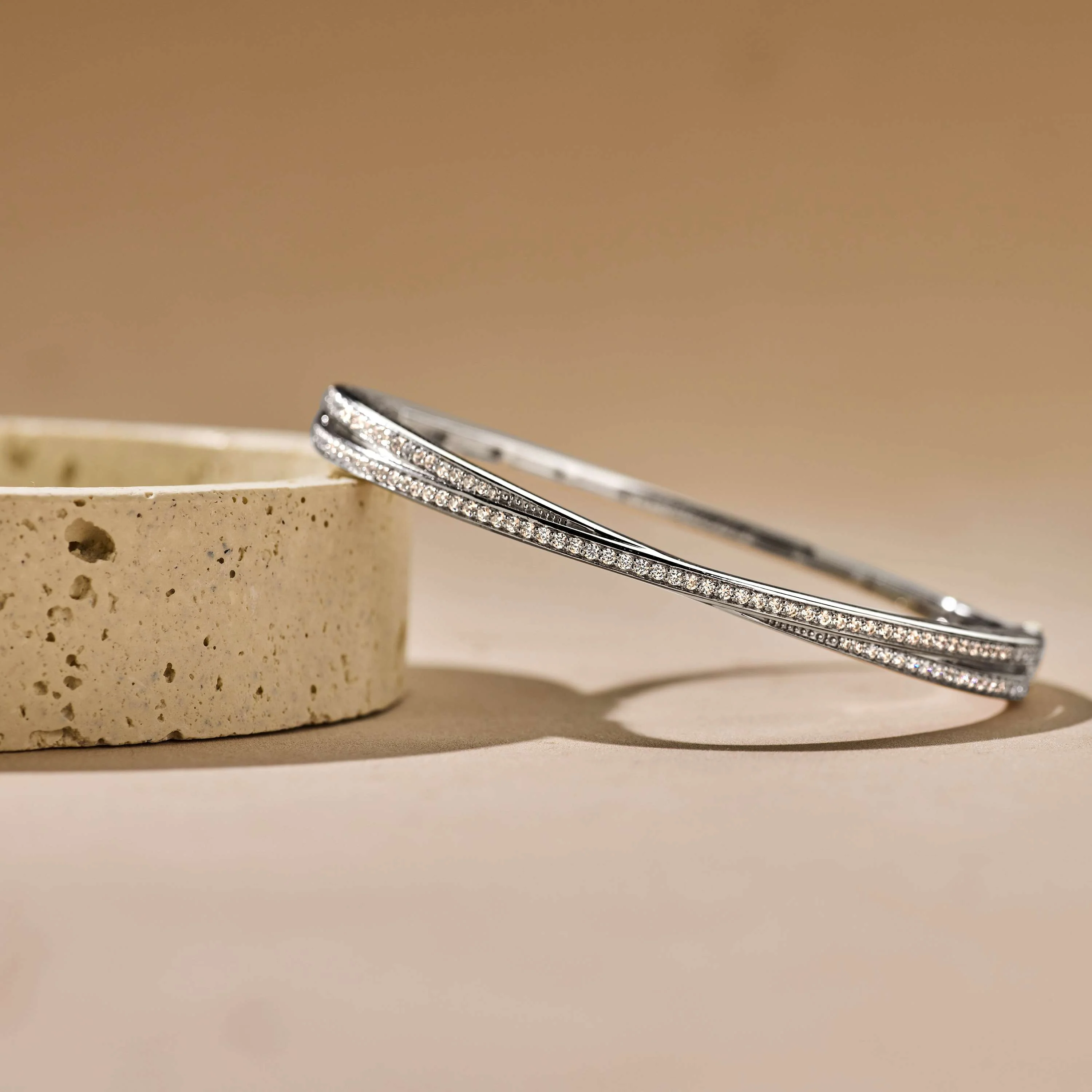 Zirkonia Crossover Bangle - Image 10