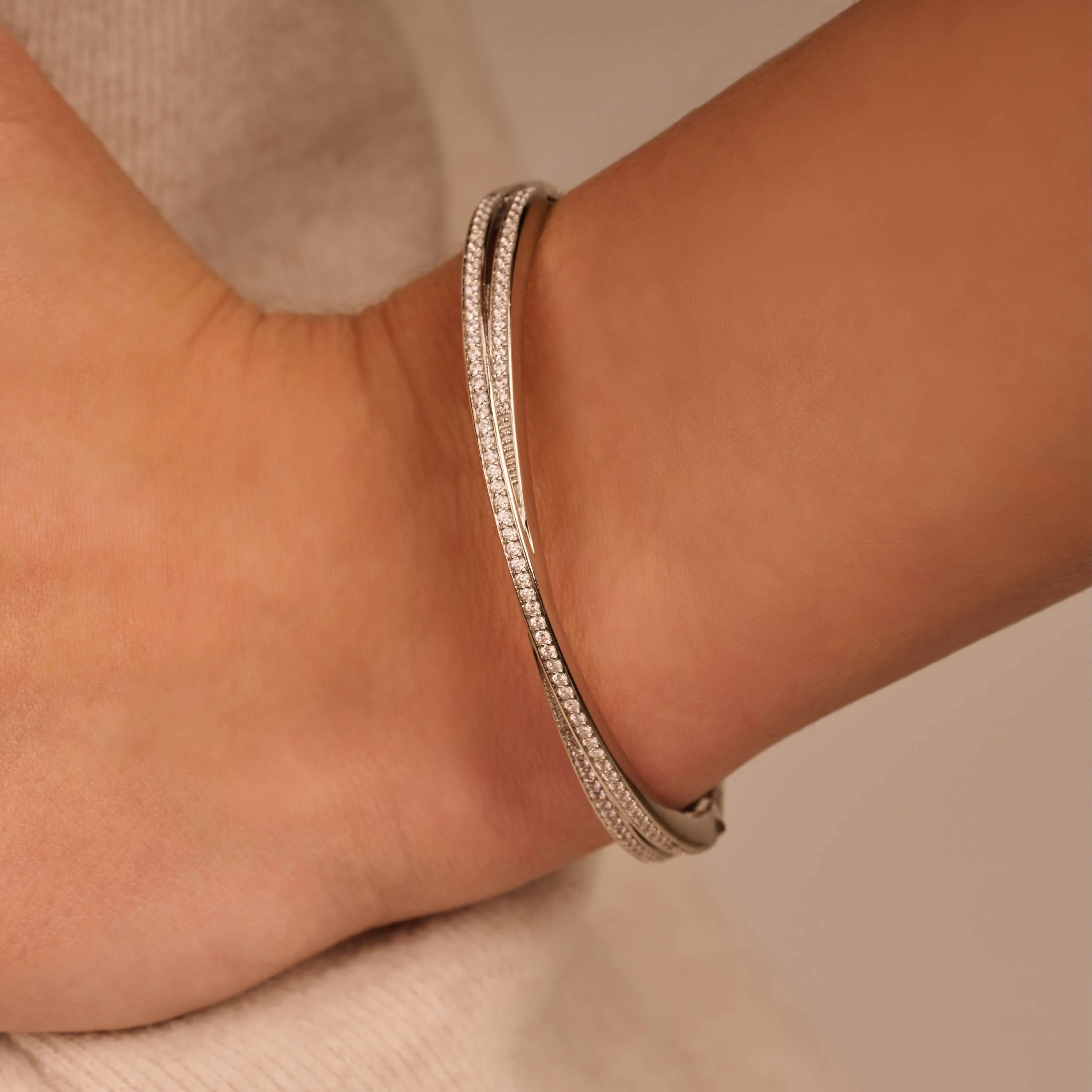 Zirkonia Crossover Bangle - Image 9
