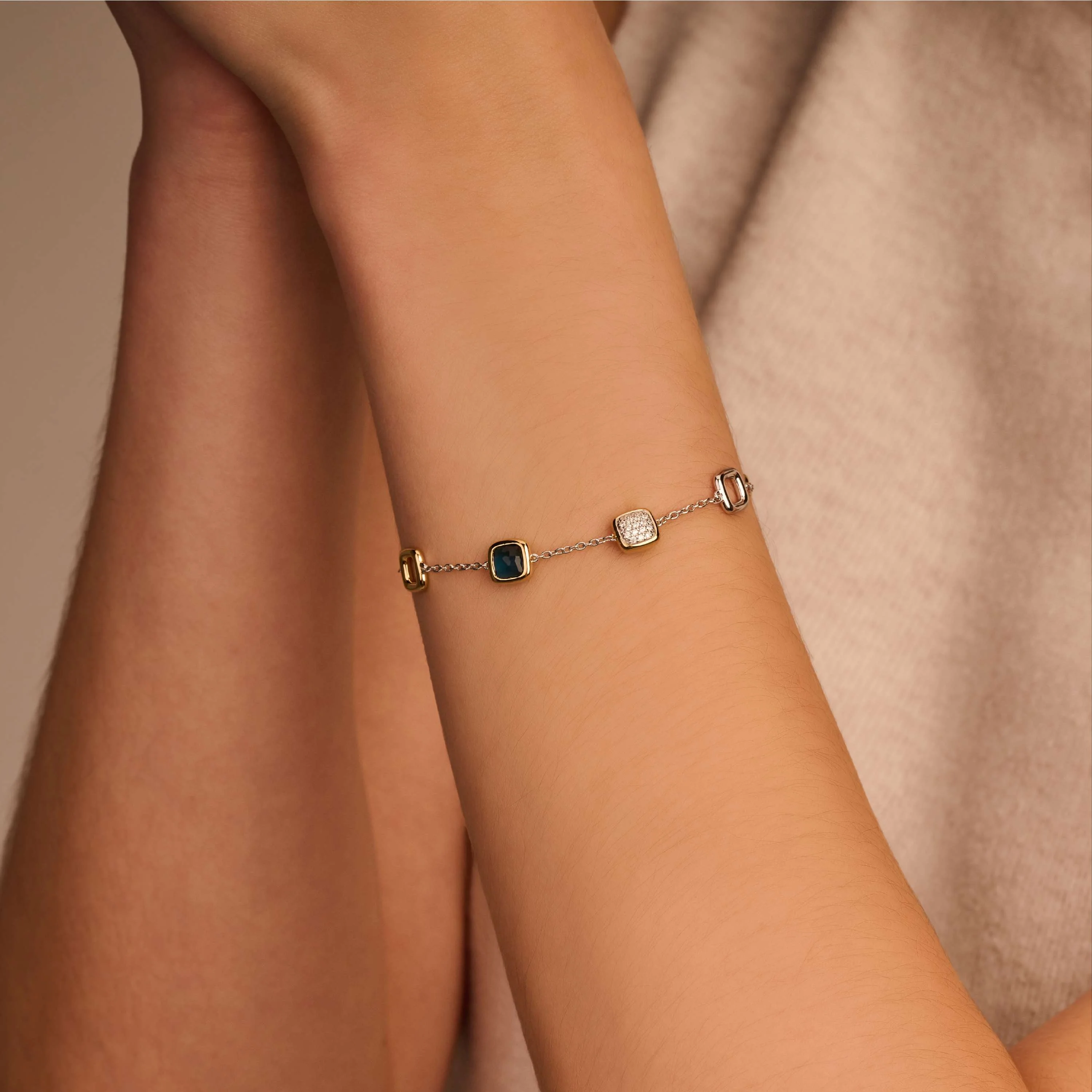 Blauwe Cushion Charm Armband - Image 3