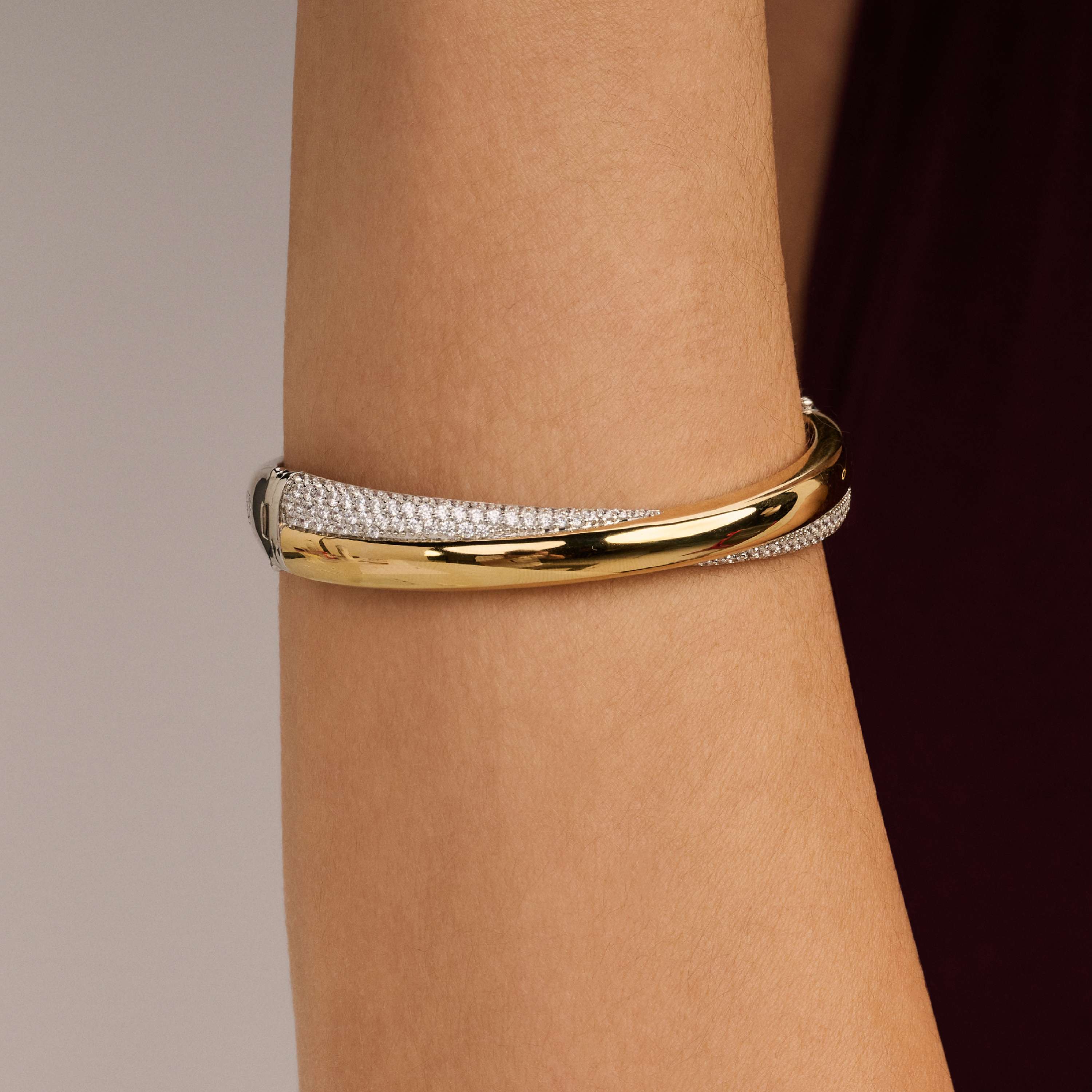 Bold Zirkonia Crossover Bangle - Image 5