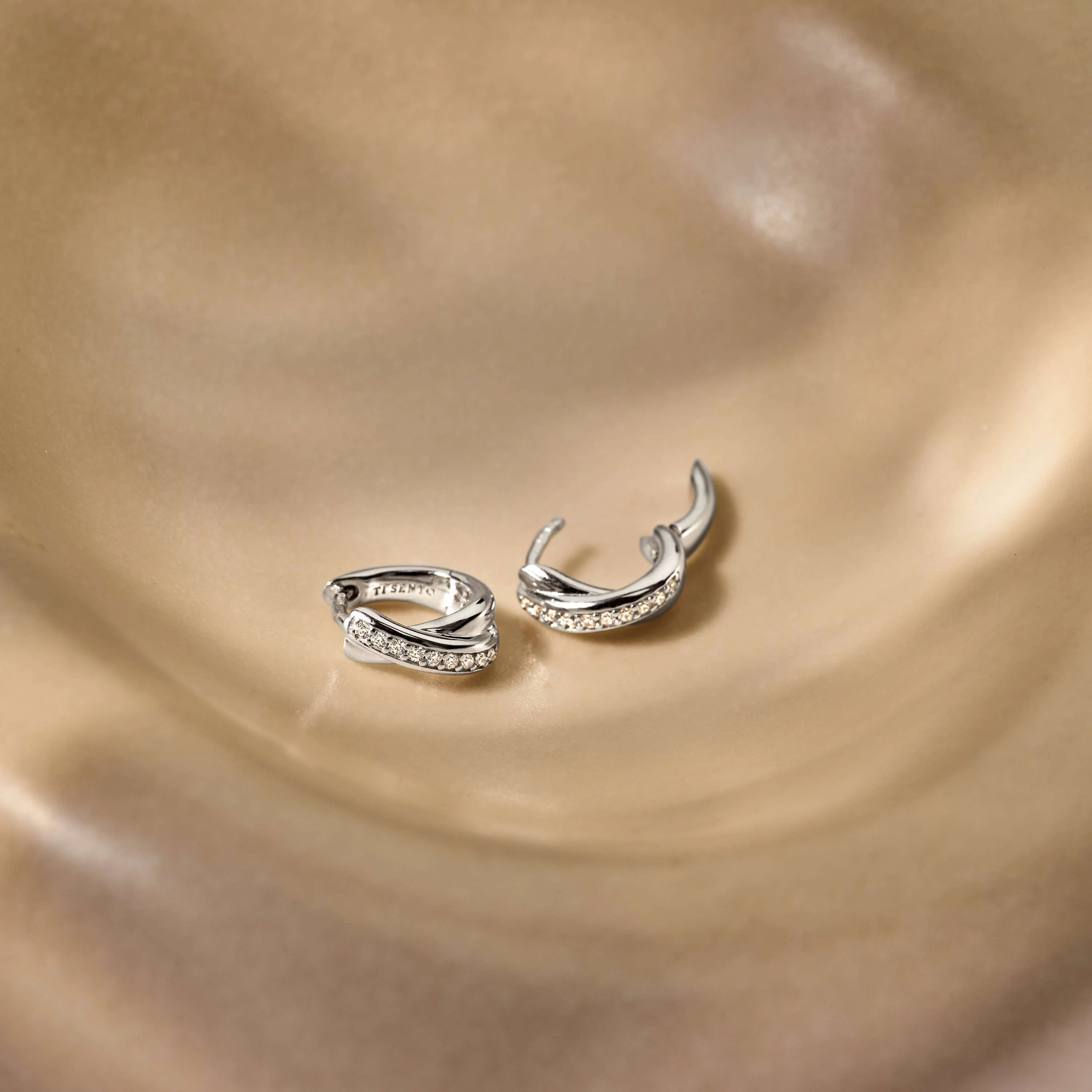 Zirkonia Crossover Hoops - Image 8