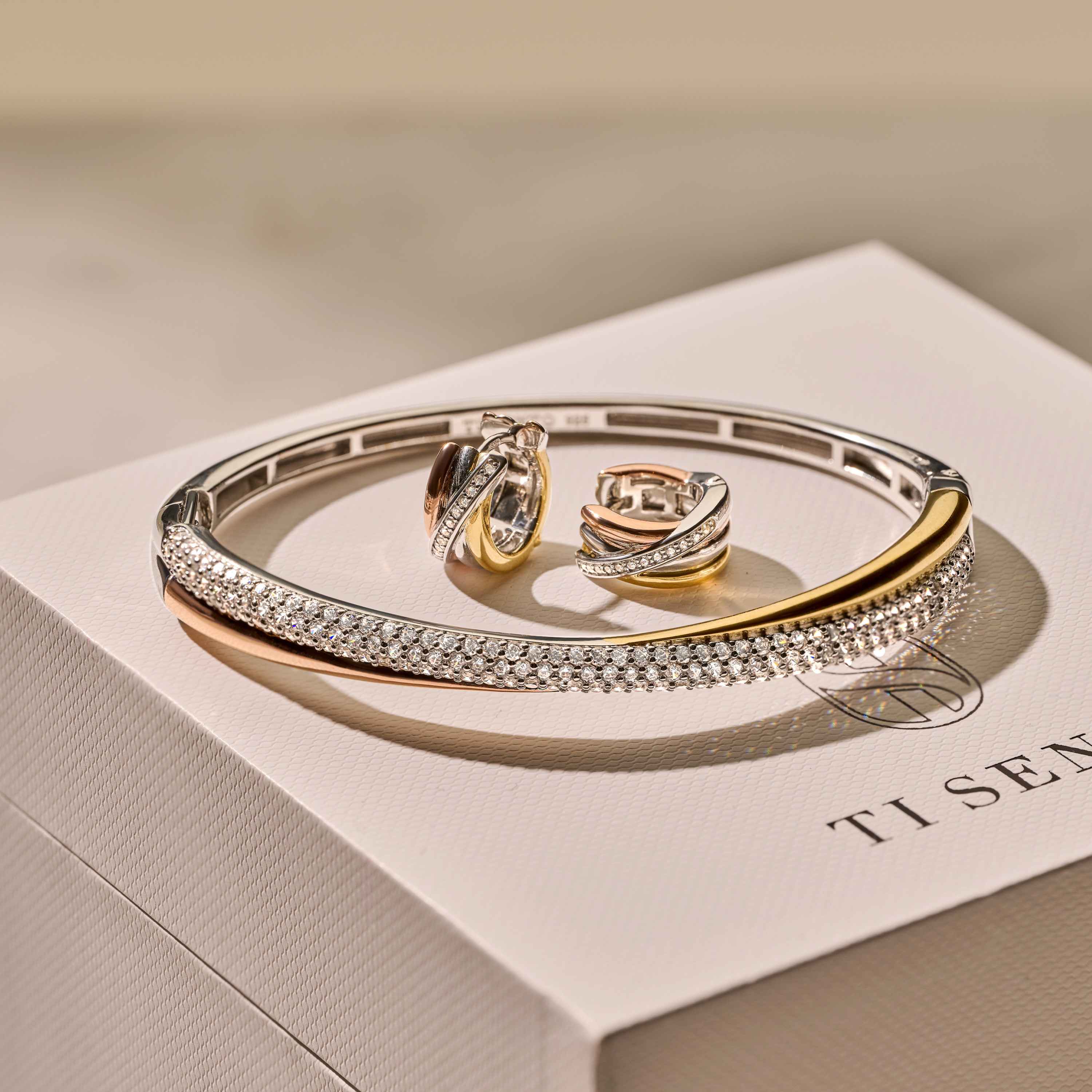 Tricolor Zirkonia Crossover Hoops - Image 9
