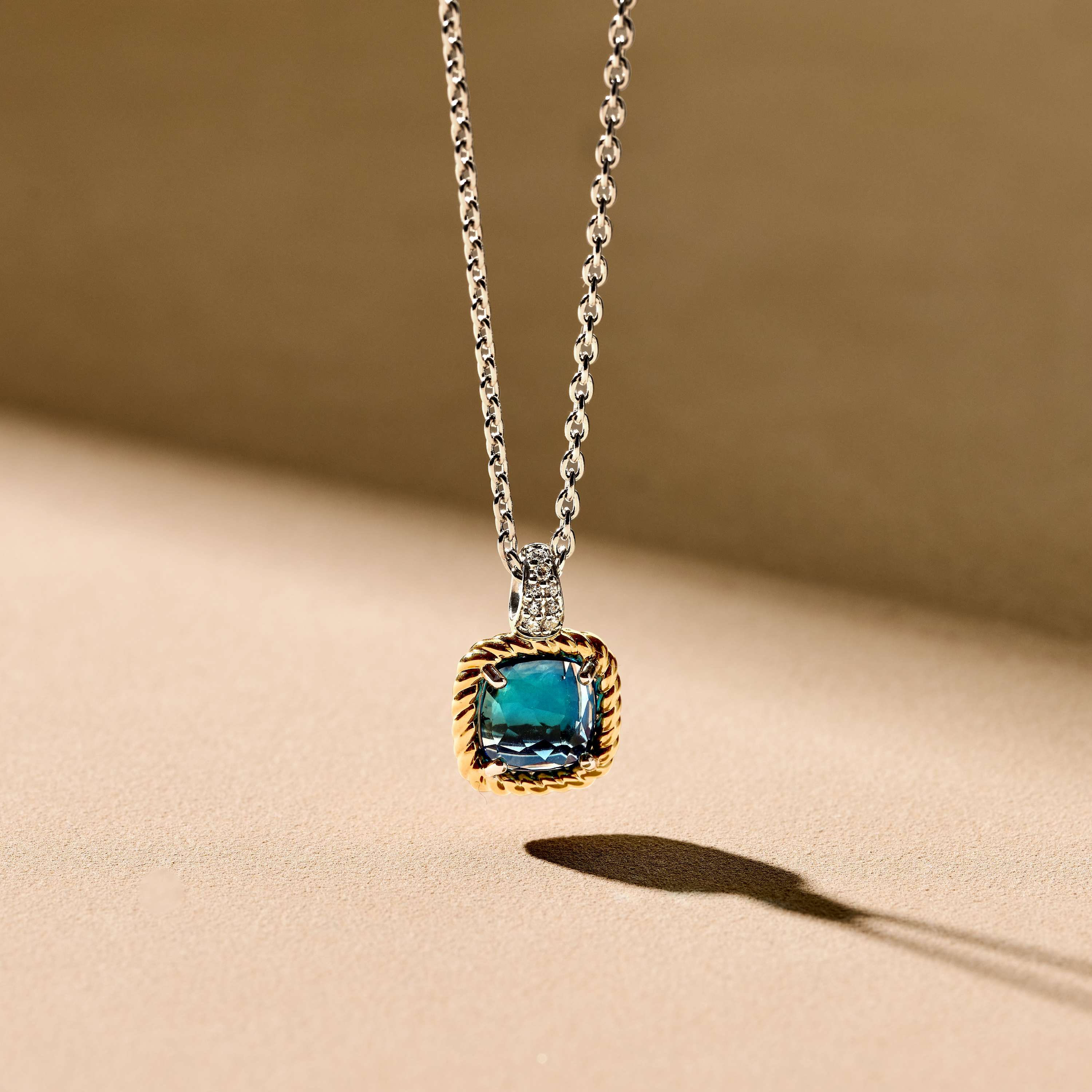 Blauwe Zirkonia Cushion Ketting - Image 10
