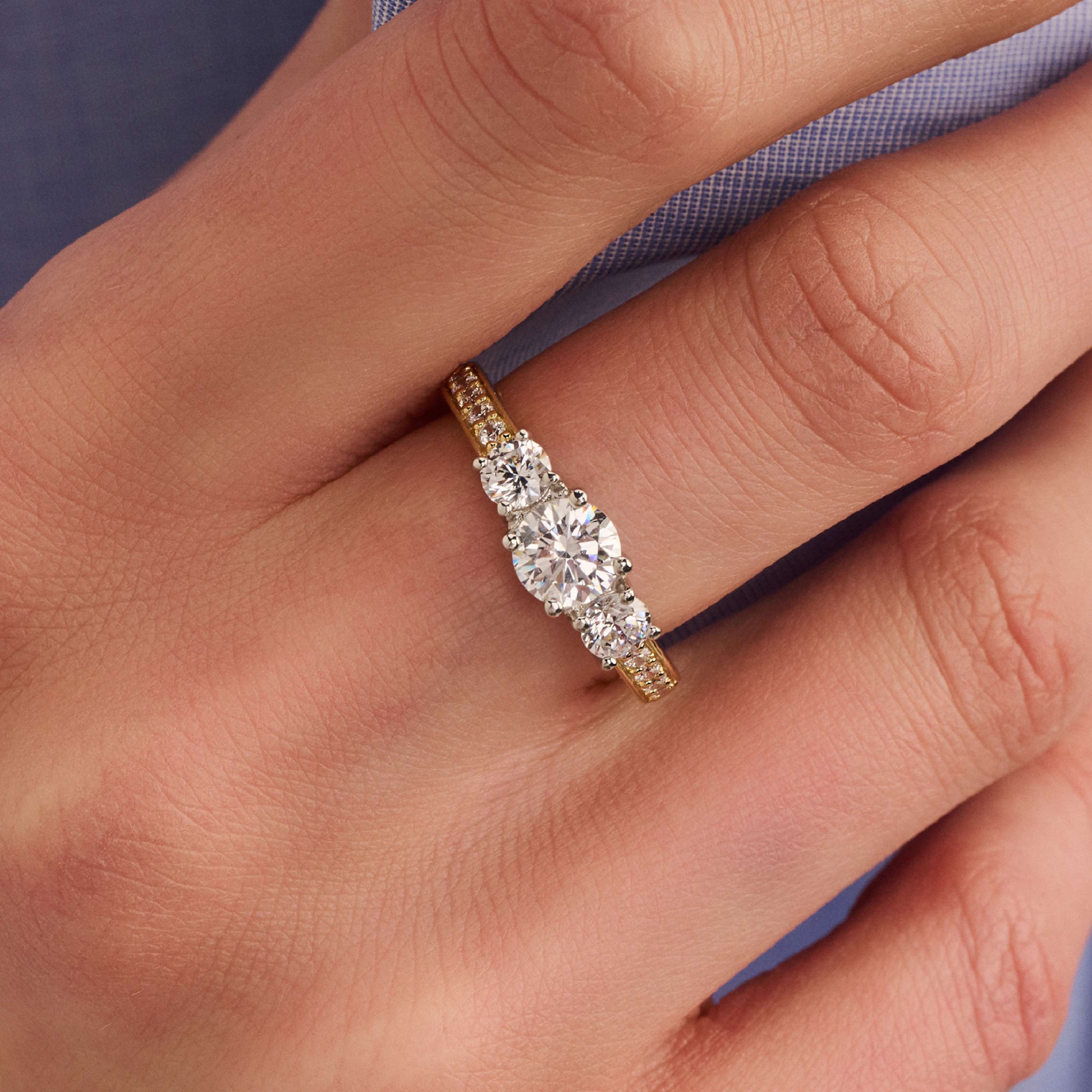 Classic Triple Zirkonia Ring - Image 5