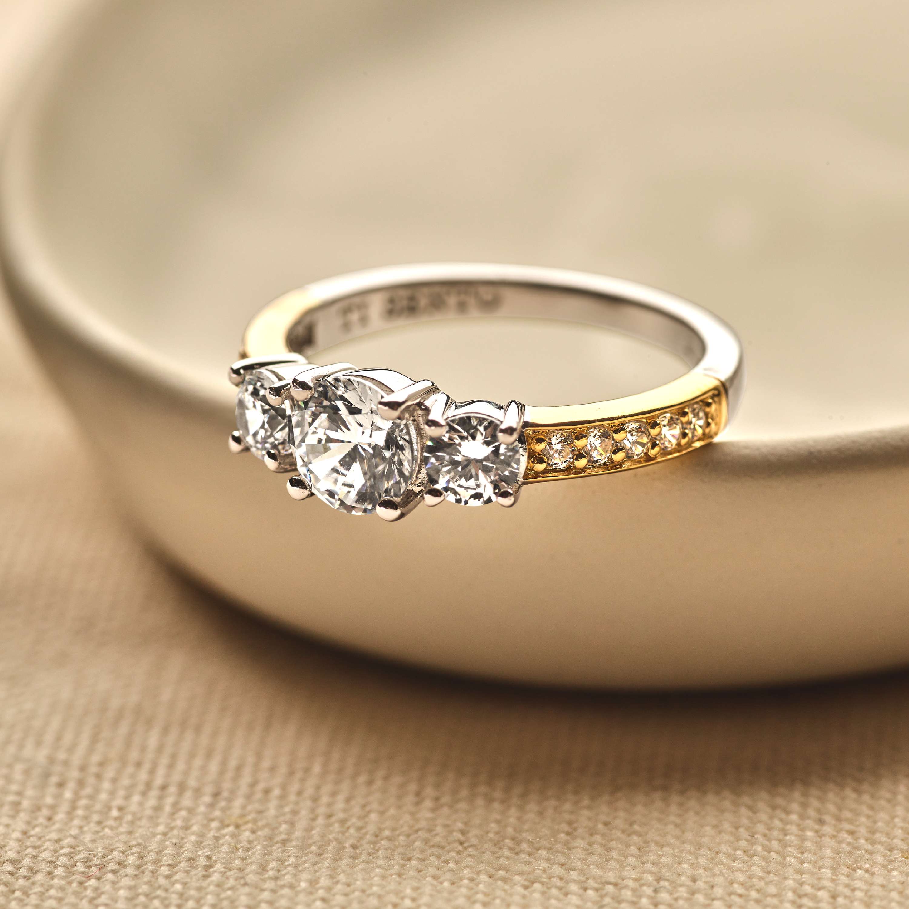 Classic Triple Zirkonia Ring - Image 8