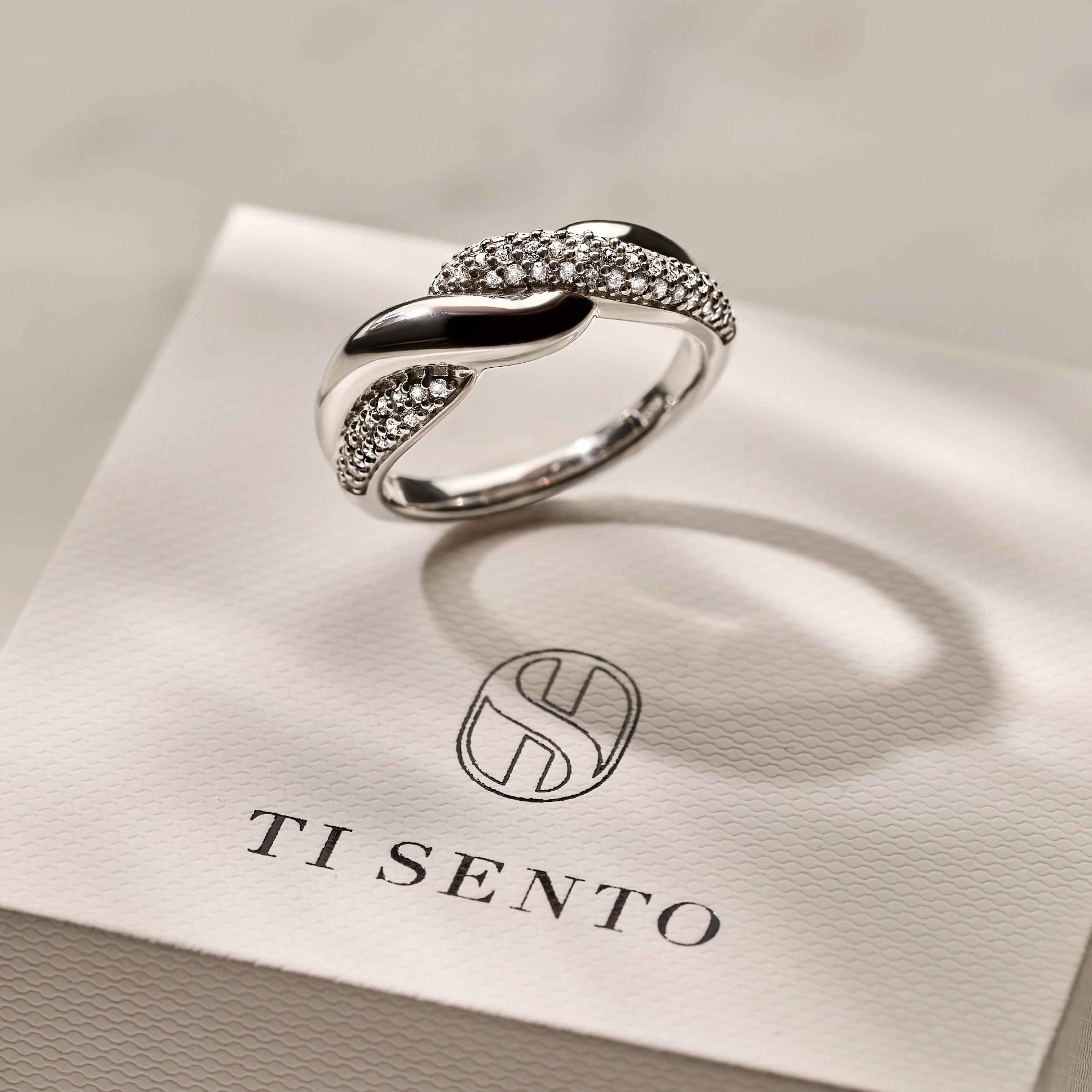 Twisted Zirkonia Ring - Image 10