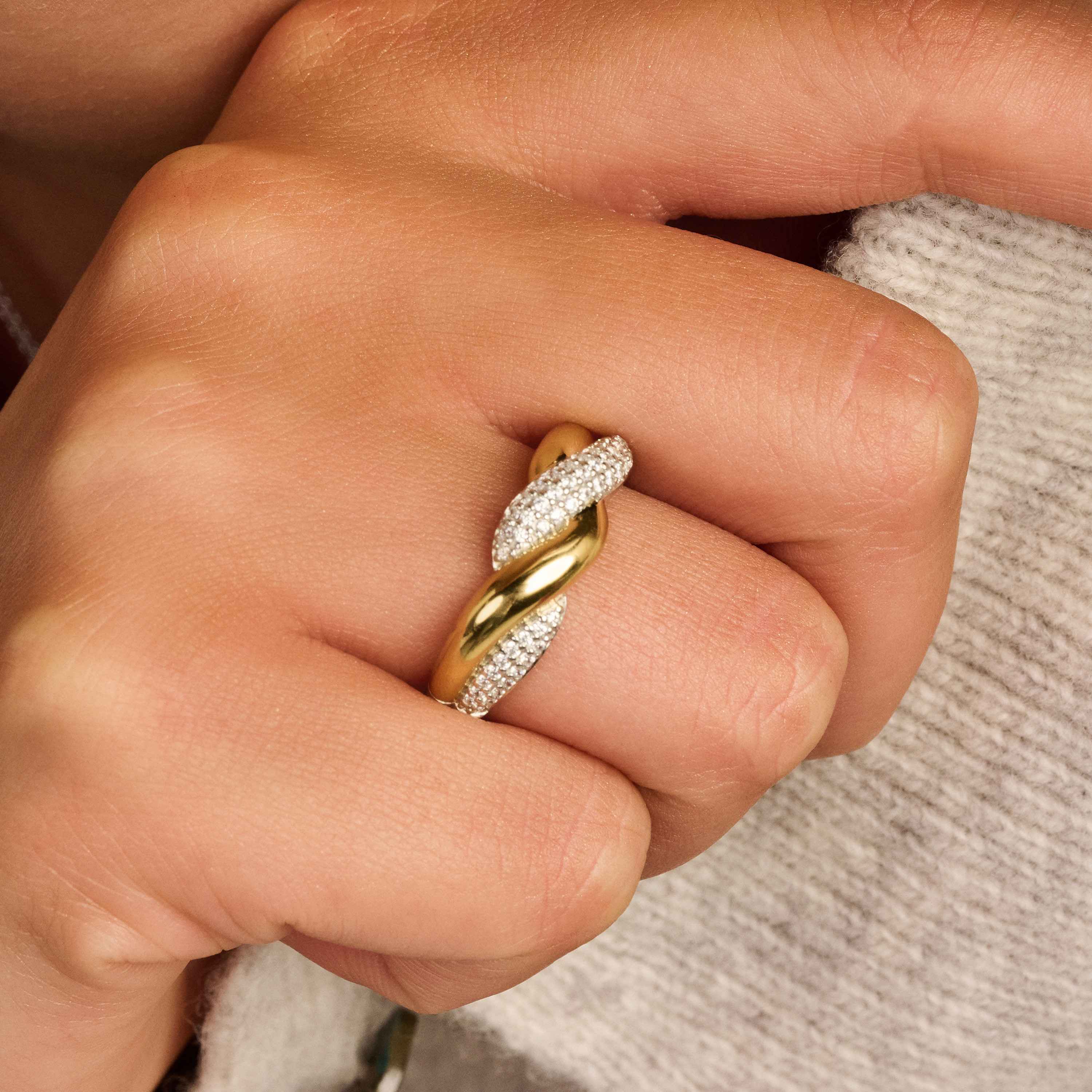 Twisted Zirkonia Ring - Image 9