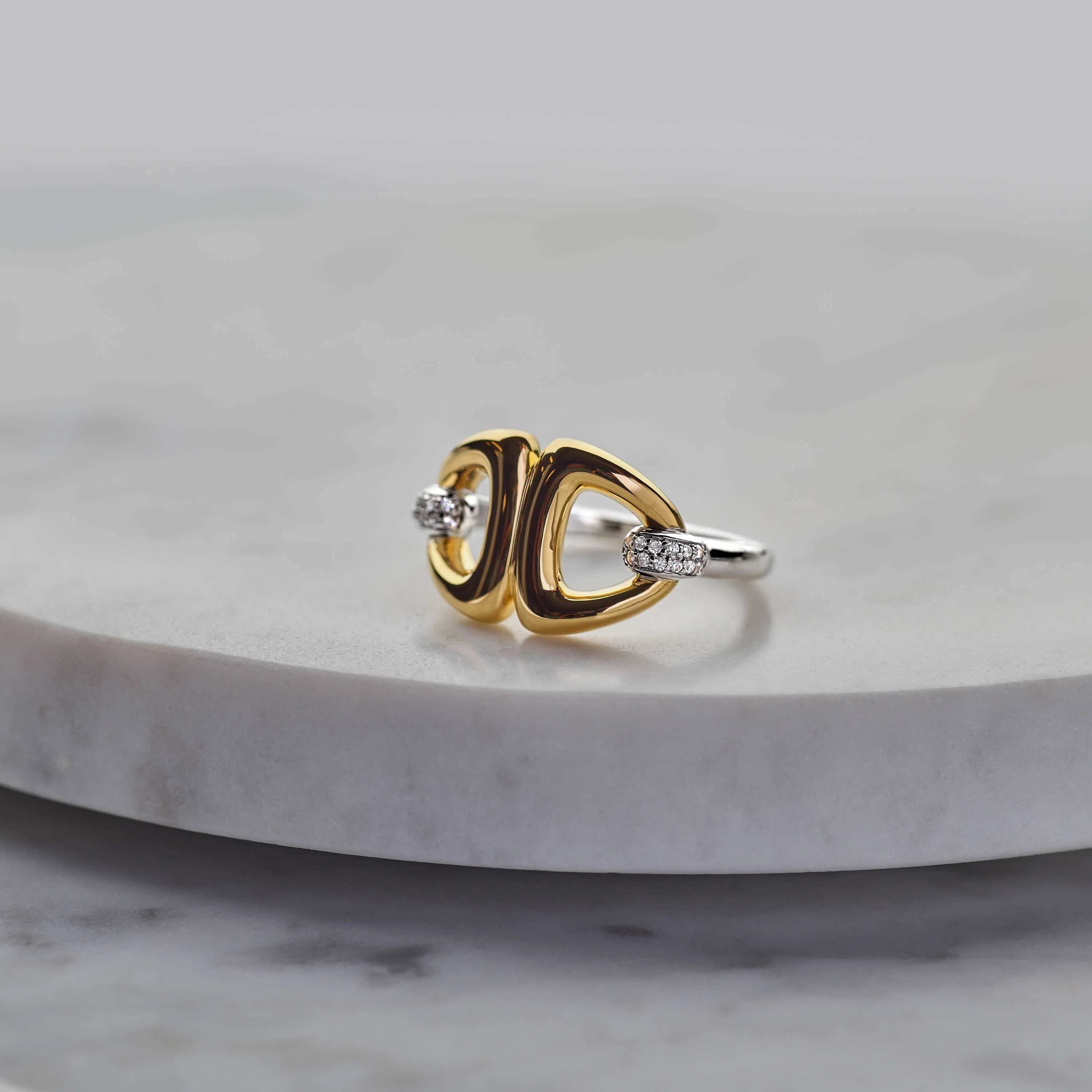 Connected Triangle Vintage Zirkonia Ring - Image 10