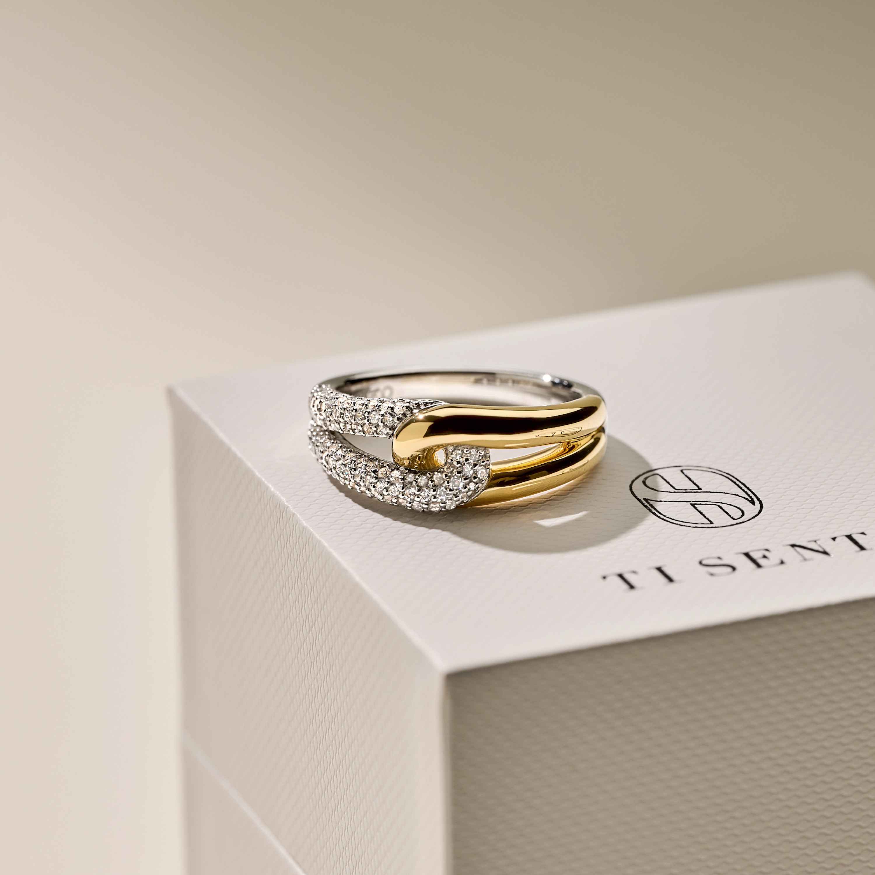 Zirkonia Connected Ring - Image 10