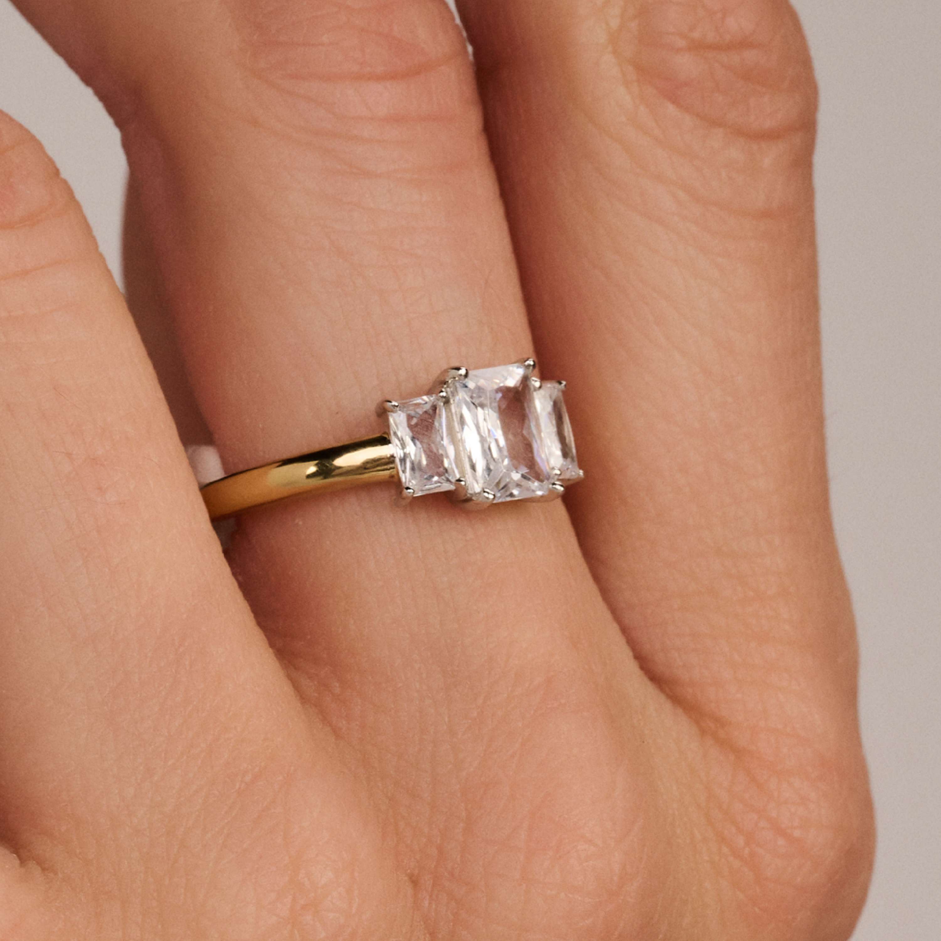 Rectangular Triple Zirkonia Ring - Image 5
