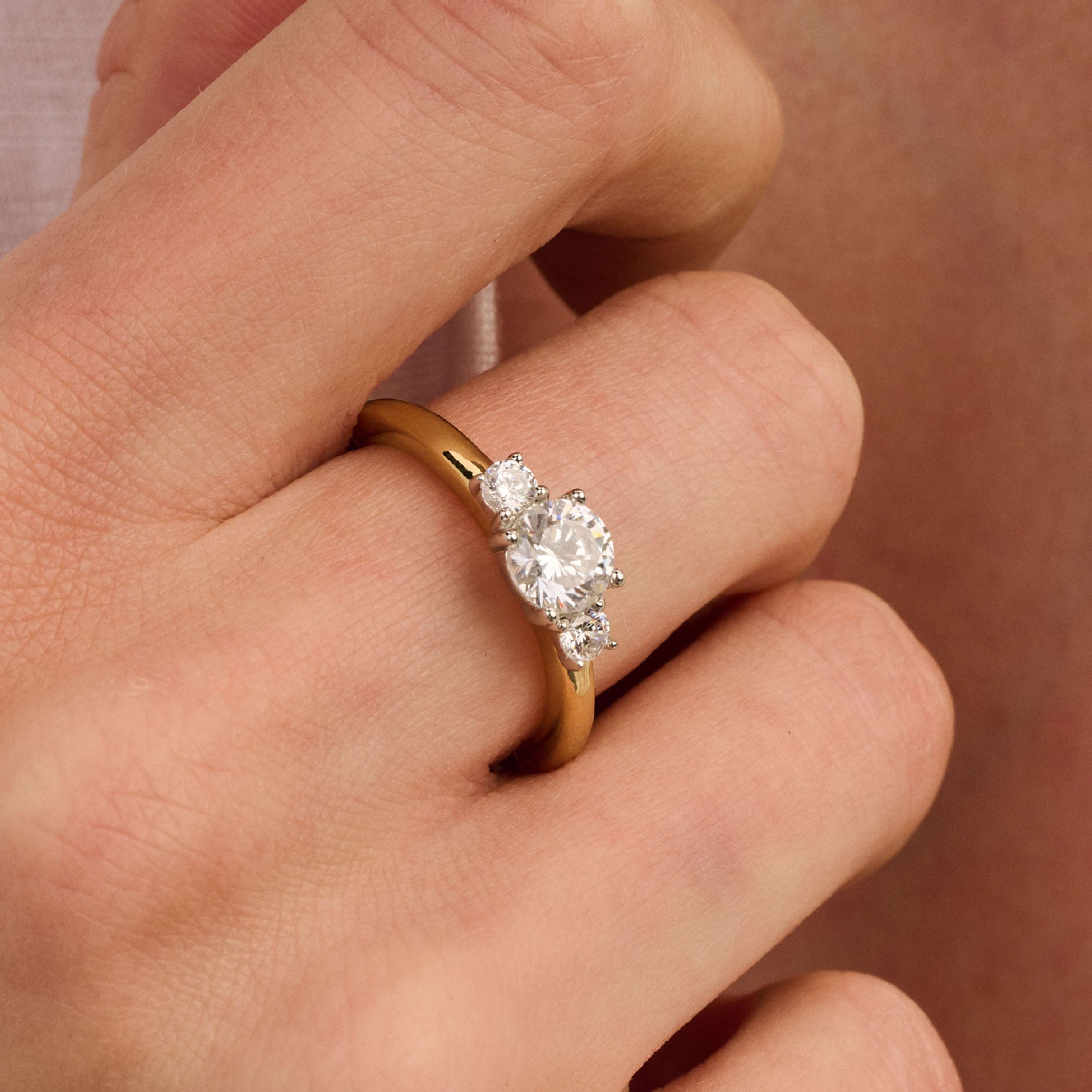 Classic Triple Zirkonia Ring - Image 7