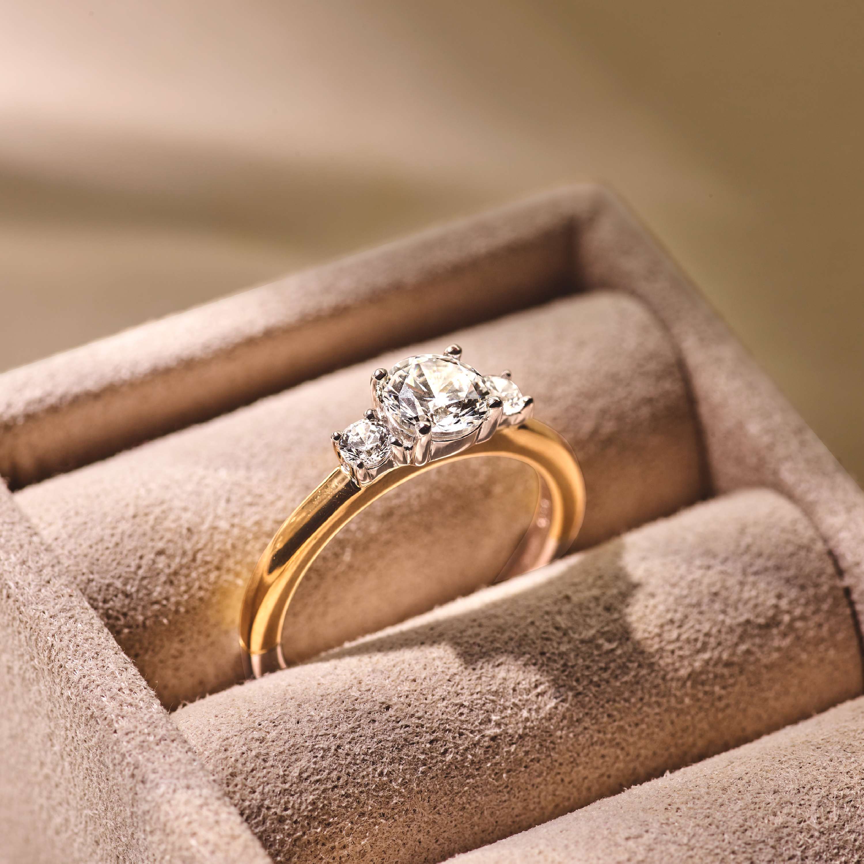 Classic Triple Zirkonia Ring - Image 8